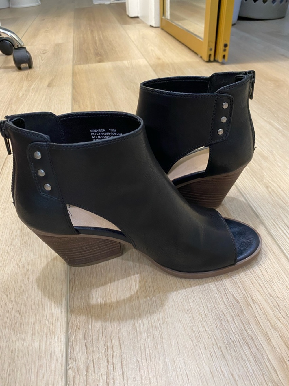 Frye and Co. Greyson open toe booties